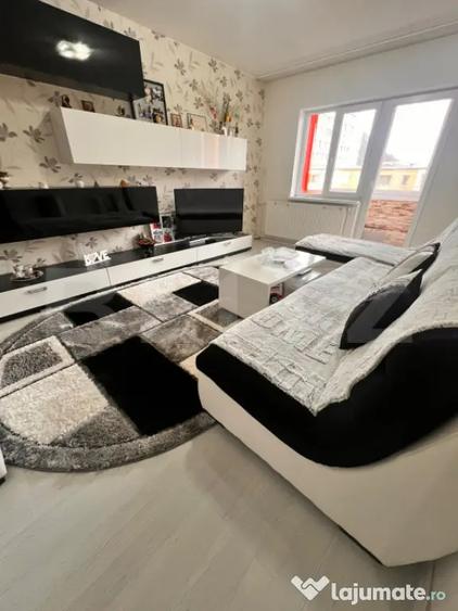 Apartament cu 4 camere decomandat, mobilat în Ultracentral