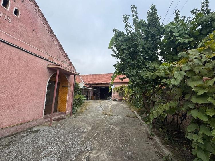 Casă cu 4 camere în Utvin