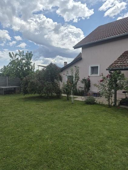 Casă cu 4 camere în Sânmihaiu Român