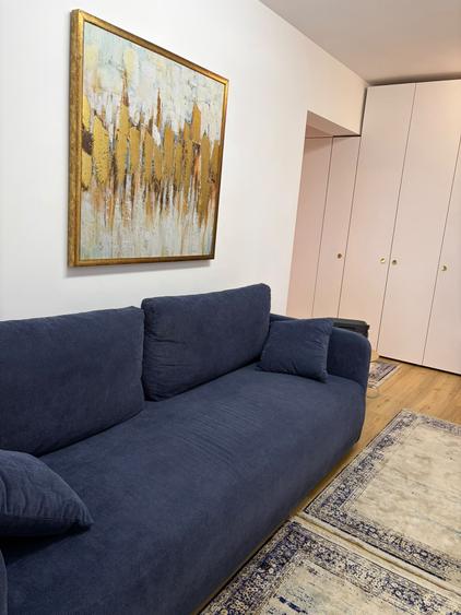 Apartament cu 3 camere semidecomandat în Faleza Nord
