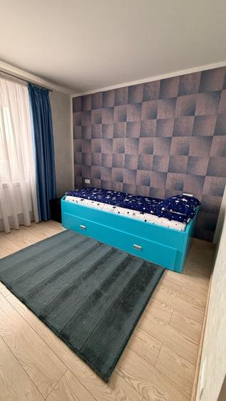 Apartament cu 5 camere decomandat, mobilat în George Enescu