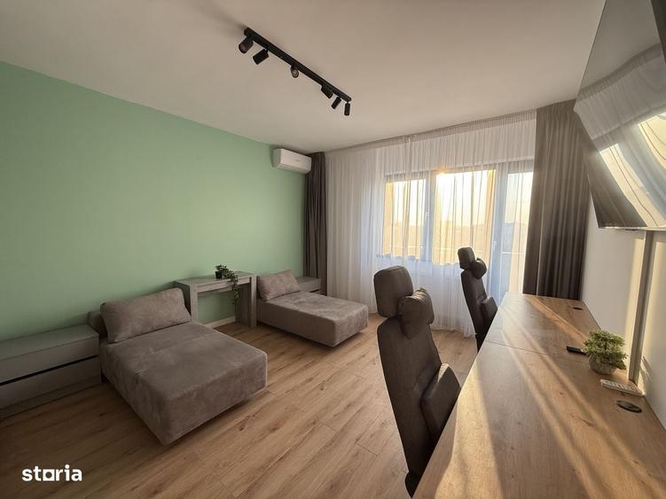 Apartament cu 7 camere decomandat în Păcii