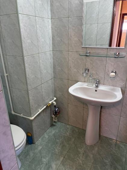 Apartament cu 3 camere decomandat, mobilat în Capitol