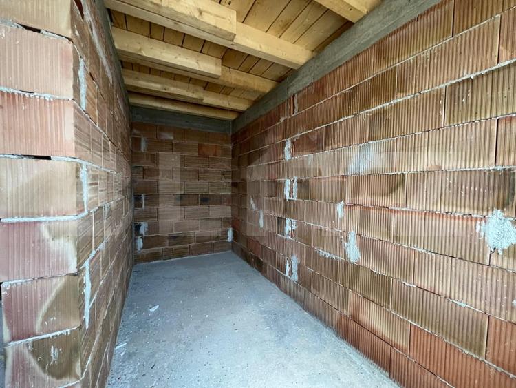 Casă individuală cu 4 camere cu Canalizare în Cetate