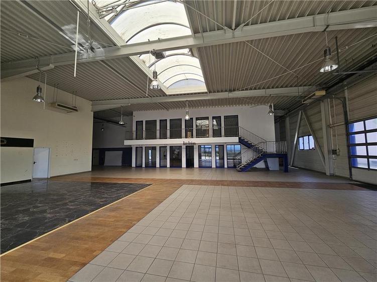 Spațiu comercial, de 400 mp, în Vest