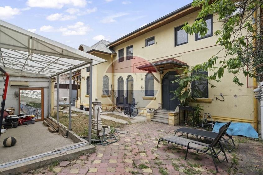 Casă cu 7 camere cu Teren 240 Mp în Parcul Circului