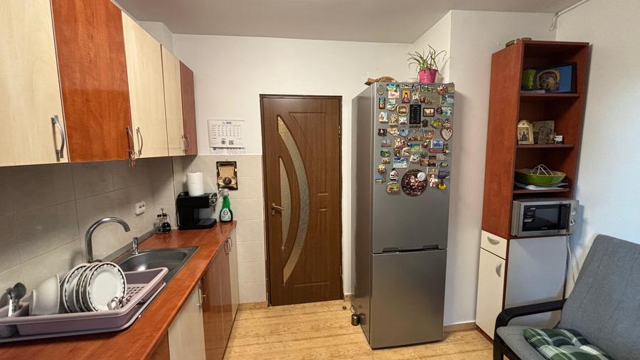 Apartament cu 3 camere semidecomandat în Bucureștii Noi
