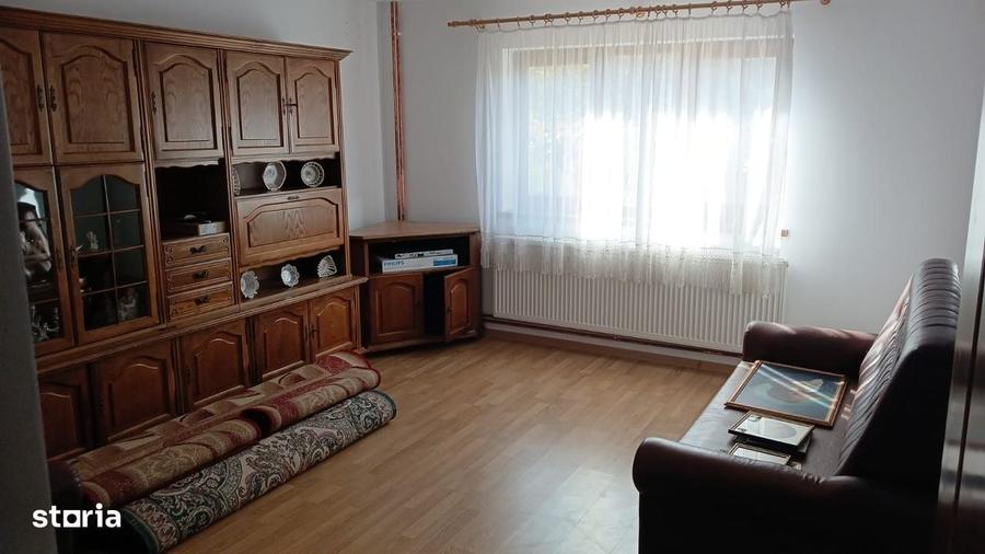 Casă cu 4 camere în Sânpetru