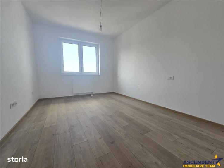 Apartament cu 3 camere decomandat în Tractorul