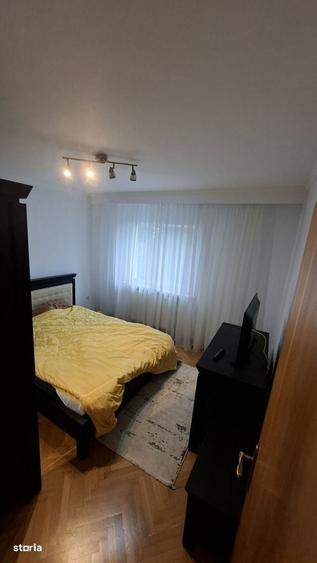 Apartament cu 3 camere decomandat în Eremia
