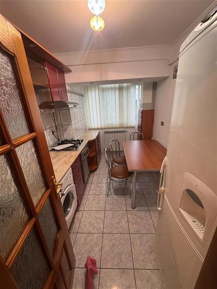 Apartament cu 3 camere decomandat, mobilat în Brăilei