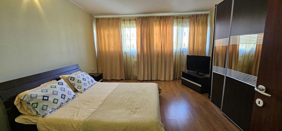 Apartament cu 5 camere decomandat în Micro 21