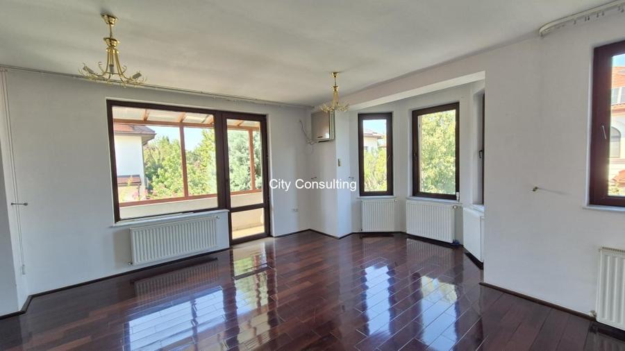 Casă cu 6 camere cu Teren 300 Mp în Pipera