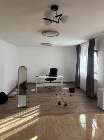 Casă cu 5 camere cu Canalizare în Central