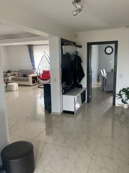 Casă individuală cu 5 camere cu Canalizare în Exterior Nord