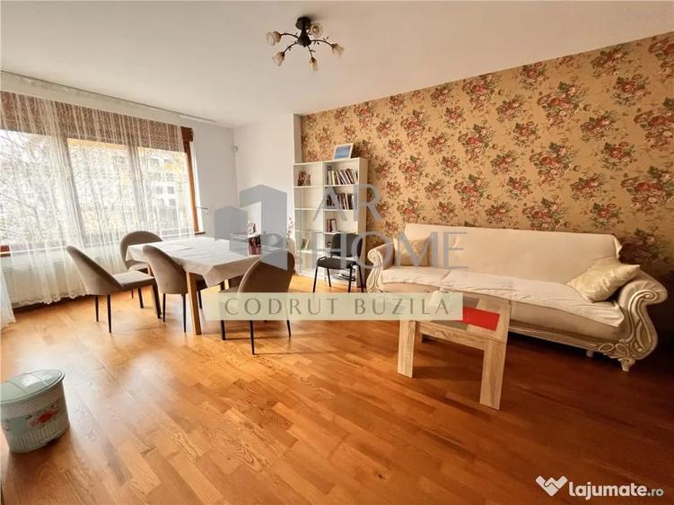 Casă cu 5 camere cu Teren 300 Mp în Central