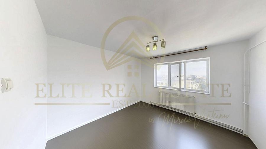 Apartament cu 3 camere decomandat în Casa de Cultură