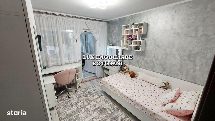 Apartament cu 4 camere decomandat în Central