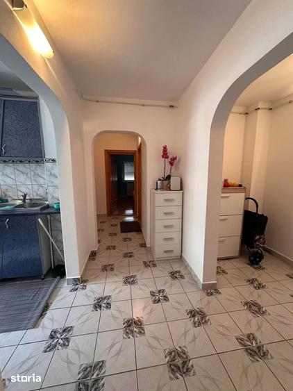 De vanzare apartament 3 camere ?i balcon,70mp, etaj 2, Bd Roman Musat - 9