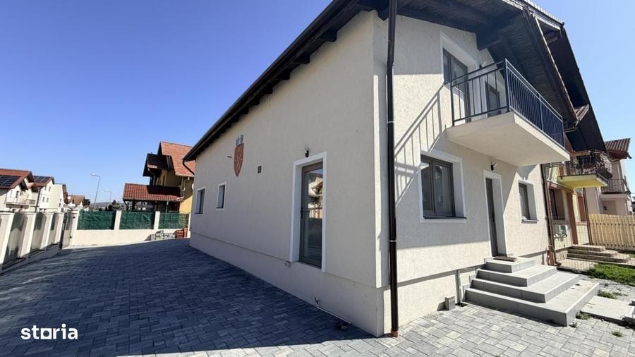 Casă cu 5 camere în Roșia