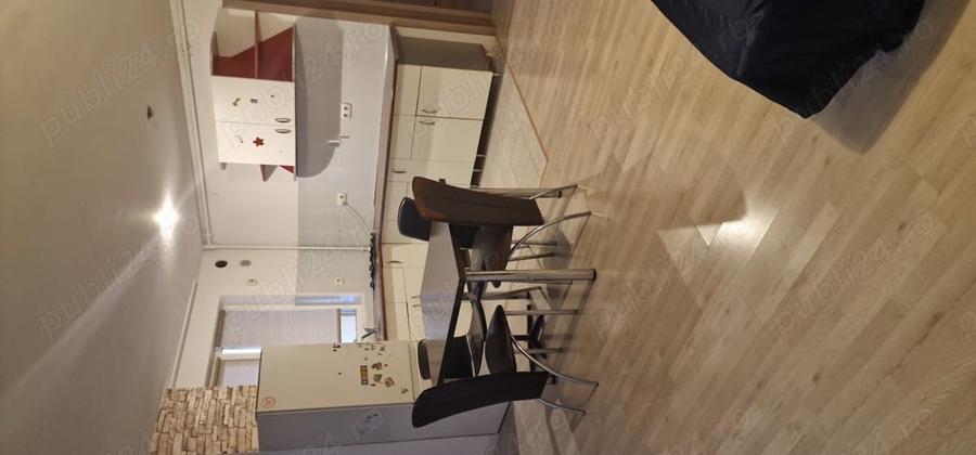 Apartament cu 3 camere decomandat în Hipodrom 3