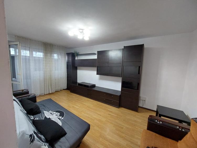 Apartament cu 3 camere decomandat în Brâncoveanu