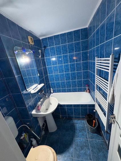 Apartament cu 2 camere semidecomandat în Craiovei