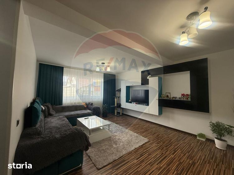 Casă cu 5 camere cu Teren 336 Mp în Șimnicu de Sus