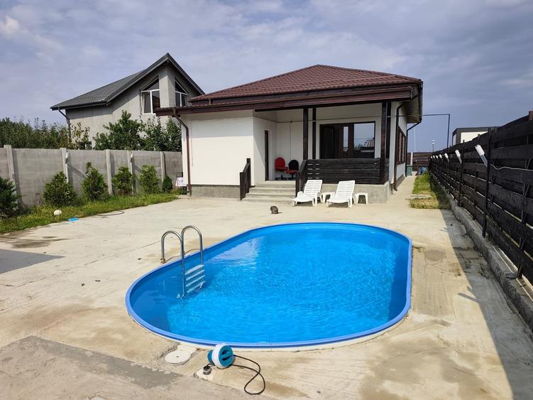 Casă cu 3 camere cu Piscina în Săbăreni