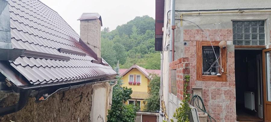 Apartament cu 4 camere semidecomandat în Central