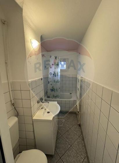 Apartament cu 2 camere semidecomandat, mobilat în Florești