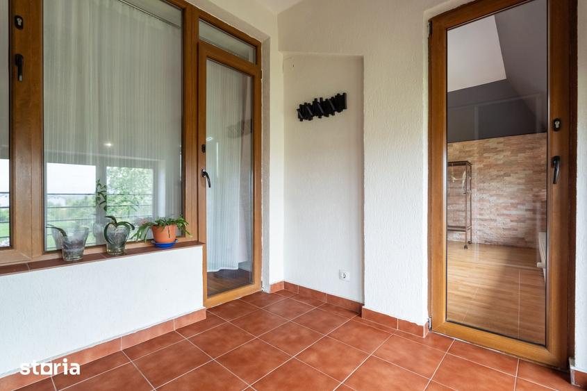 Apartament cu 4 camere semidecomandat, mobilat în Central