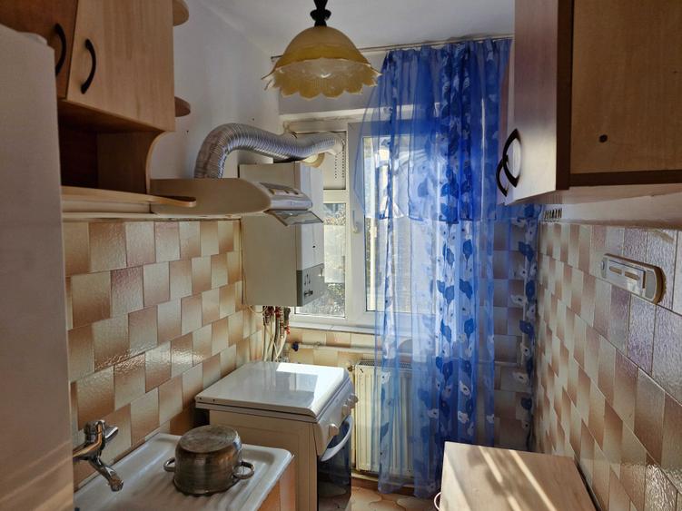Apartament cu 3 camere semidecomandat în Olari