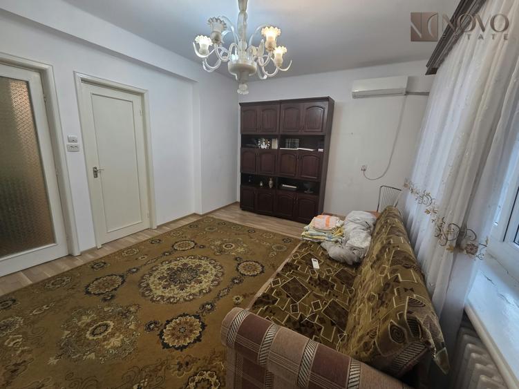 Apartament cu 4 camere decomandat, mobilat în P-ța Rosetti