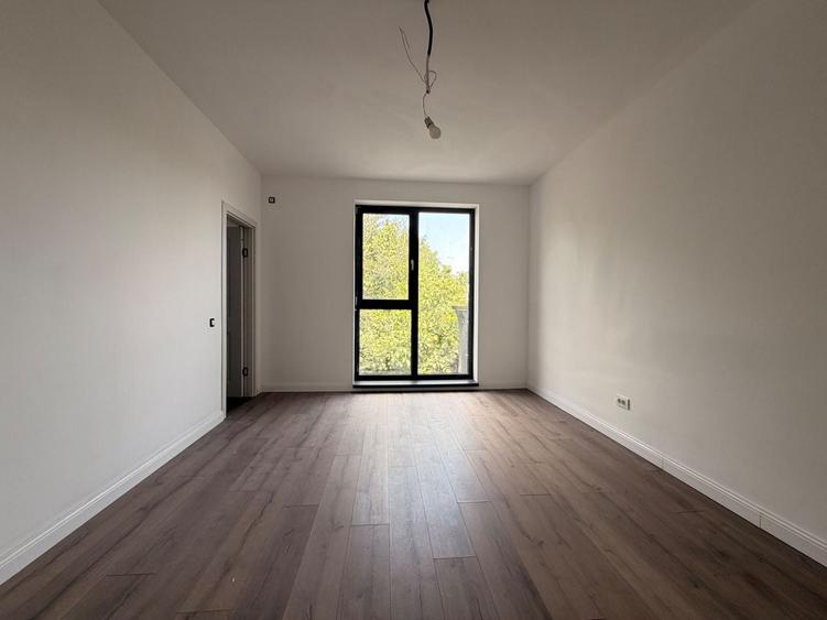 Casă individuală cu 6 camere cu Canalizare în Bucureștii Noi