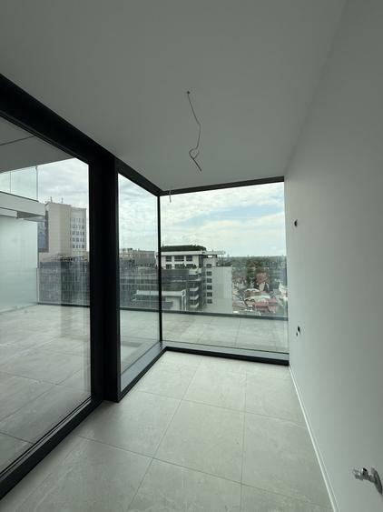 Apartament cu 4 camere semidecomandat în Floreasca