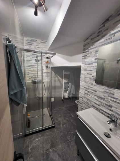 Apartament cu 3 camere semidecomandat, mobilat în Ultracentral