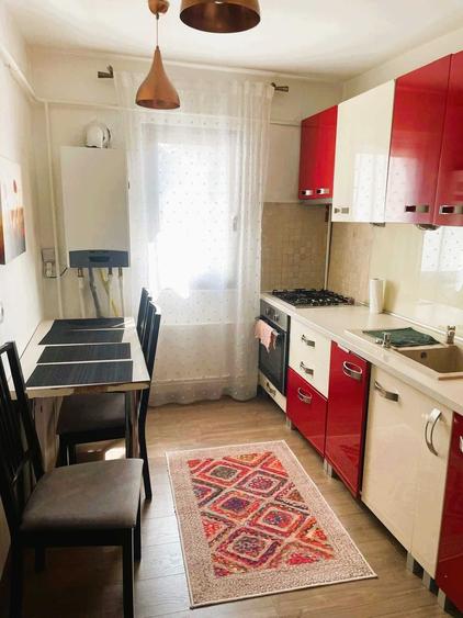Apartament cu 3 camere semidecomandat în Central