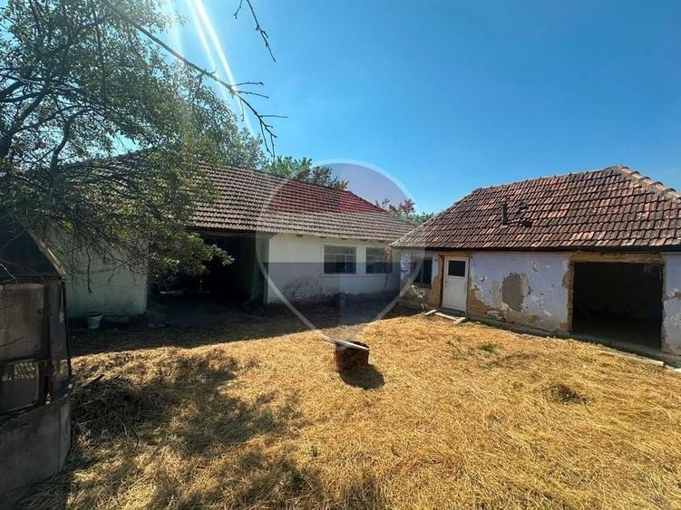 Casă individuală cu 3 camere cu Teren 1151 Mp în Săldăbagiu Mic