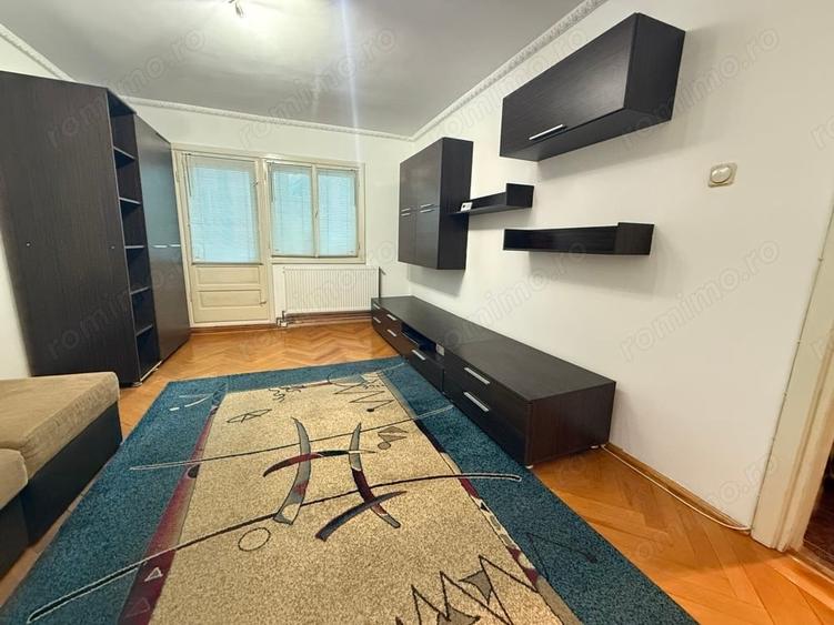 Apartament cu 3 camere decomandat în Girocului