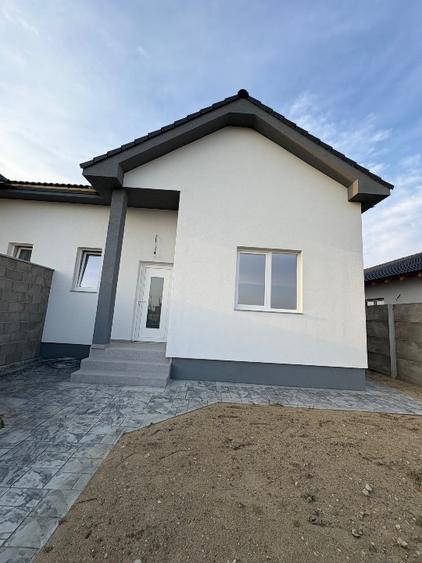 Duplex cu 3 camere cu Canalizare în Moșnița Nouă