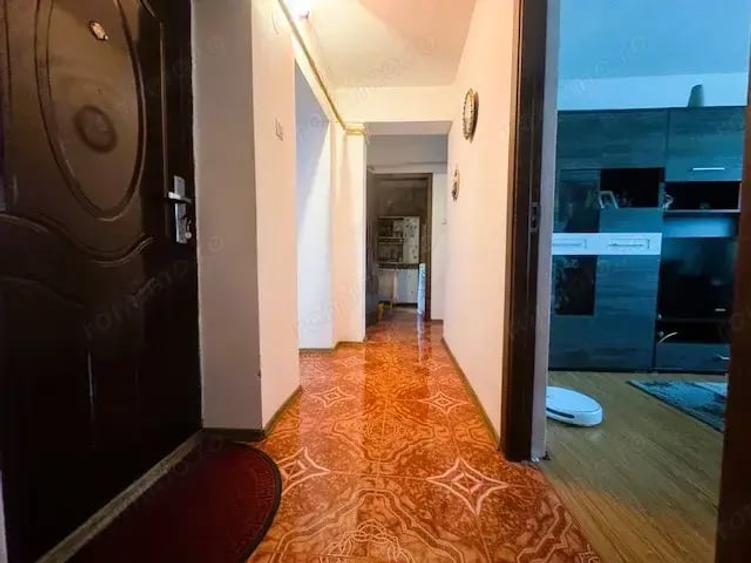 Apartament cu 4 camere decomandat în Drăgănești-Olt