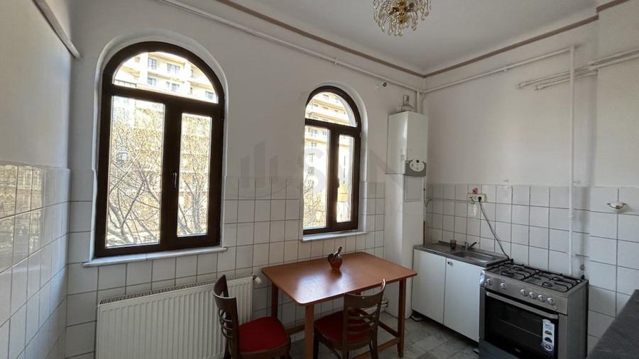 Apartament cu 3 camere circular, mobilat în Ferdinand