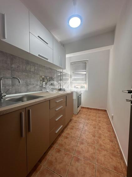 Apartament cu 3 camere semidecomandat, mobilat în Cișmigiu