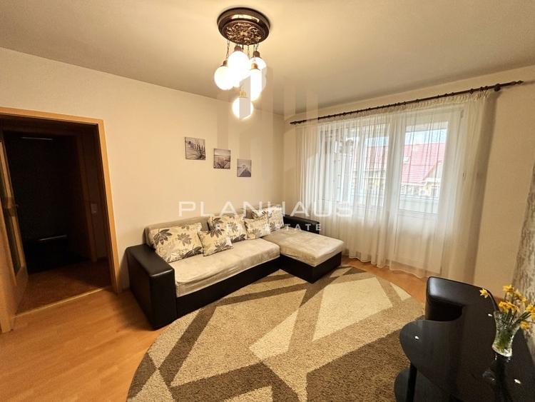 Apartament cu 3 camere semidecomandat, mobilat în Central
