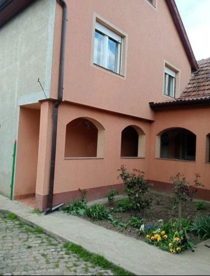 Casă cu 4 camere în Biharia