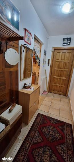 Apartament cu 2 camere semidecomandat în Girocului
