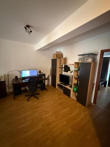 Apartament cu 3 camere decomandat în Florești