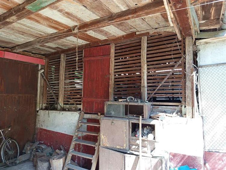 Casă individuală cu 5 camere cu Teren 1439 Mp în Iam
