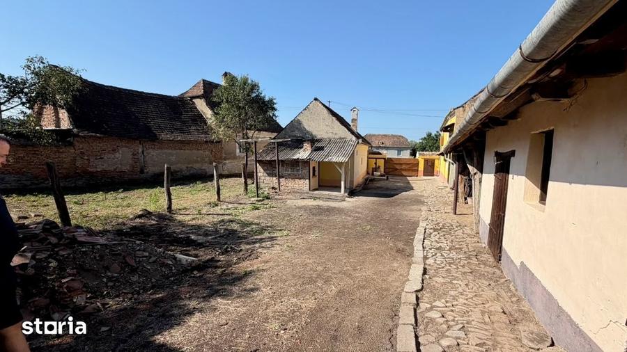 Casă cu 4 camere cu Teren 2100 Mp în Brădeni